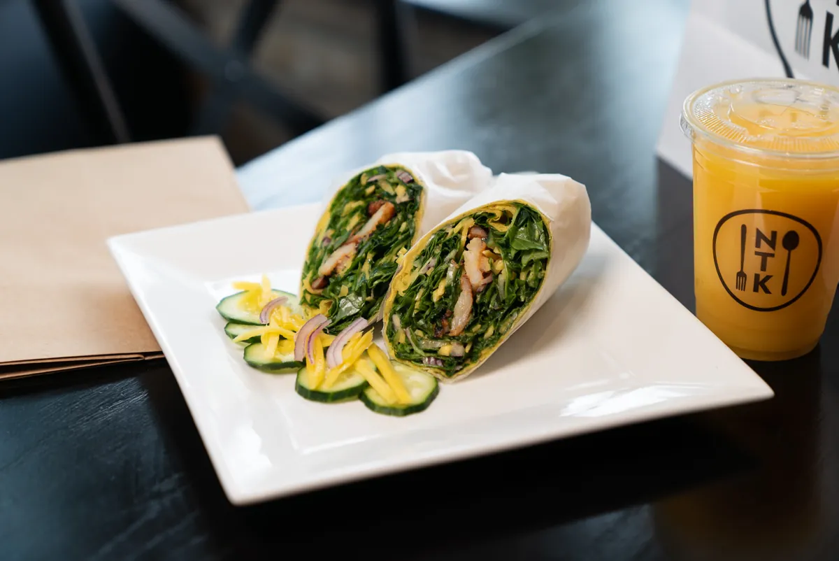 Shrimp wrap with arugula and mango
