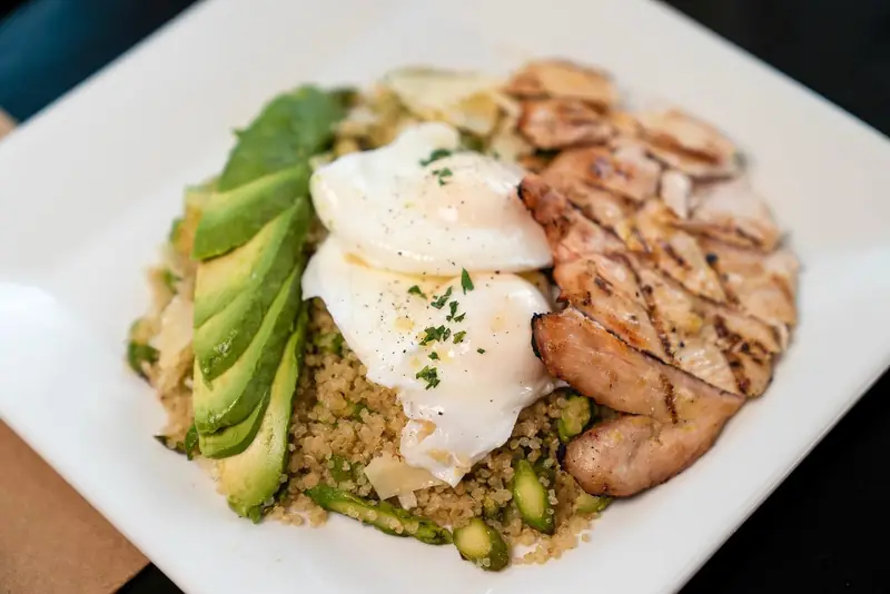 Late-breakfast quinoa with grilled chicken